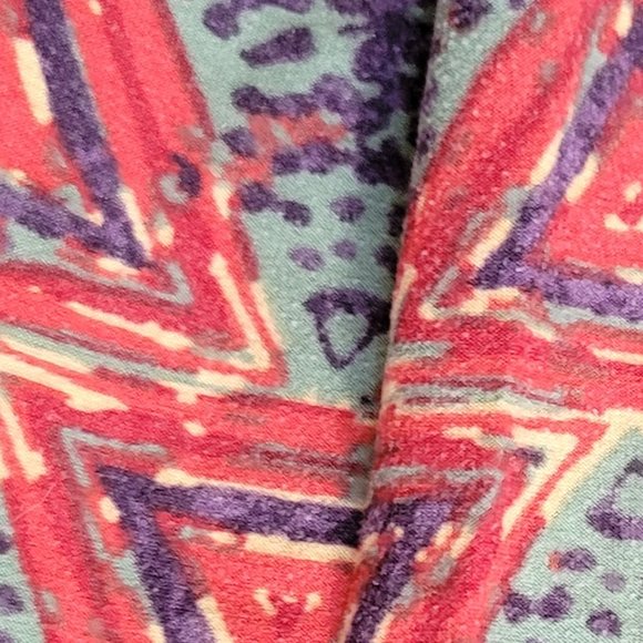 Tall and Curvy LuLaRoe Sage Green and Red Geometric Buttery Soft Leggings XXL - Picture 7 of 16